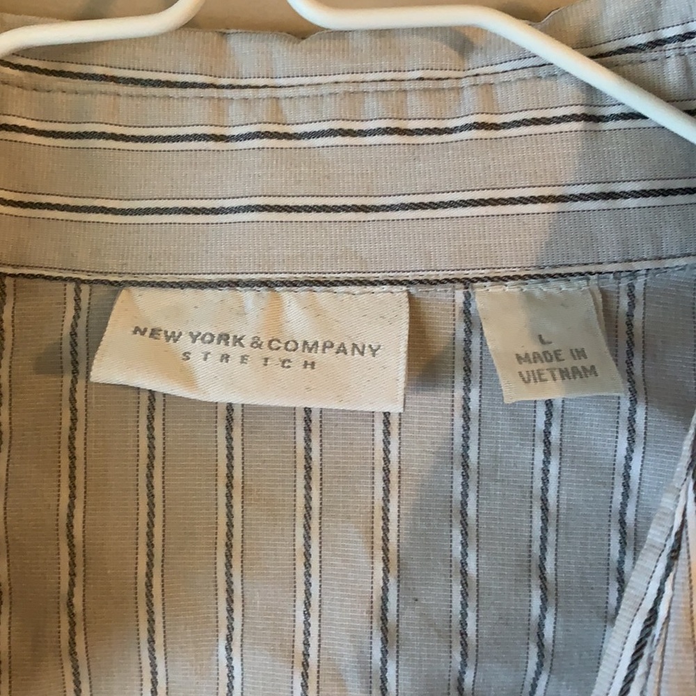 Shirt ๐ - Picture 3 of 3